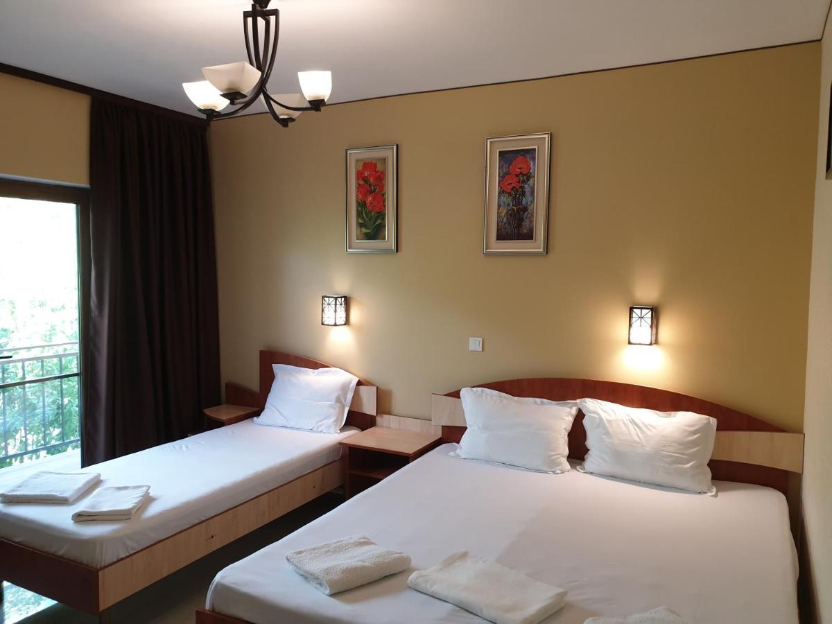Casa Adrian 2 Mai Două Mai Quarto foto